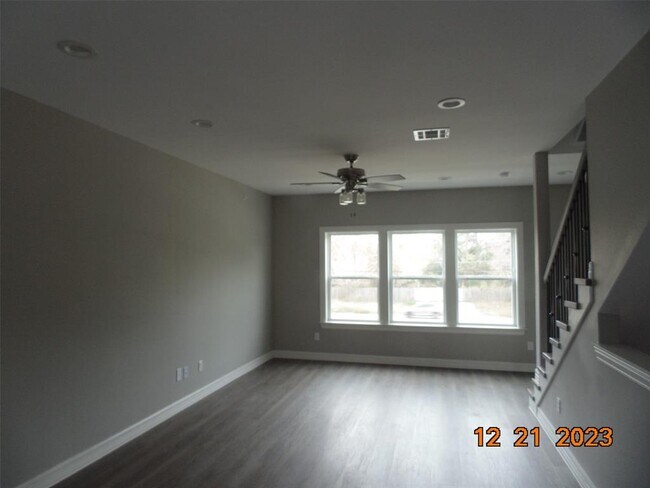 Building Photo - 5262 Ella Blvd