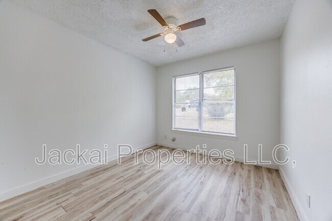 Building Photo - 15 MacArthur Dr