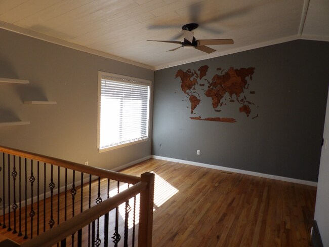 Building Photo - 5560 Sacramento Pl