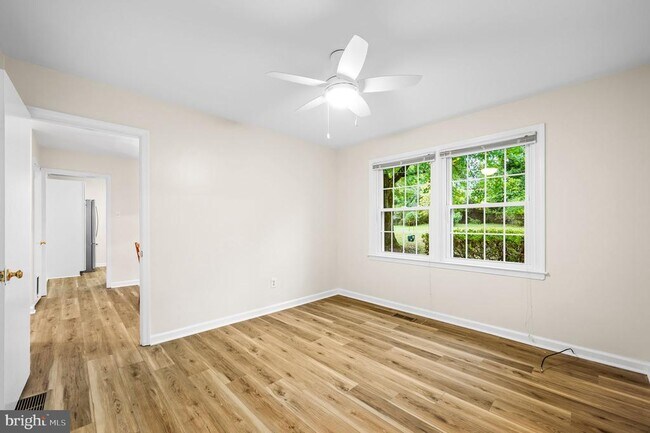 Building Photo - 7 E Rhodes Ave