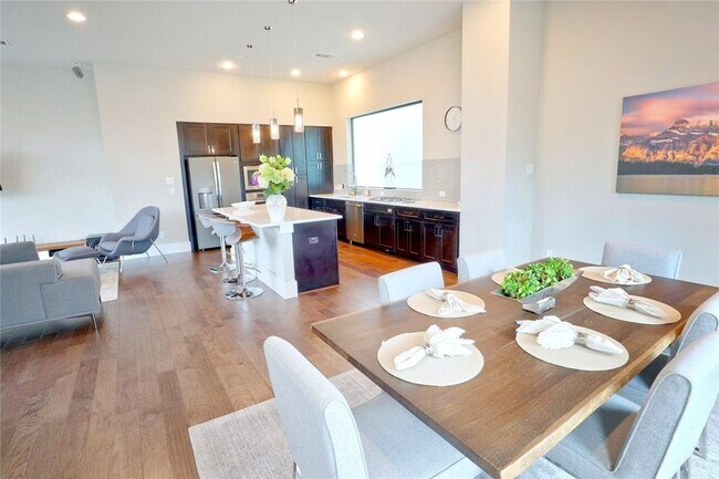 Building Photo - 2123 Arabelle St