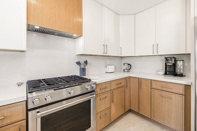 Building Photo - 179 Gran Via