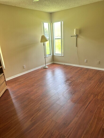 Building Photo - 8108 Summer Shores Dr