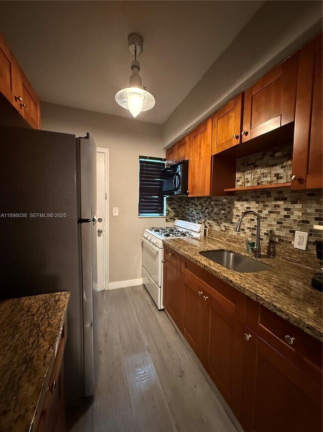 Building Photo - 7710 Harding Ave