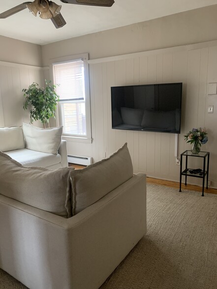 Living room - 30 Gardner St
