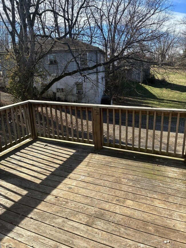 Building Photo - 767 Monroe St