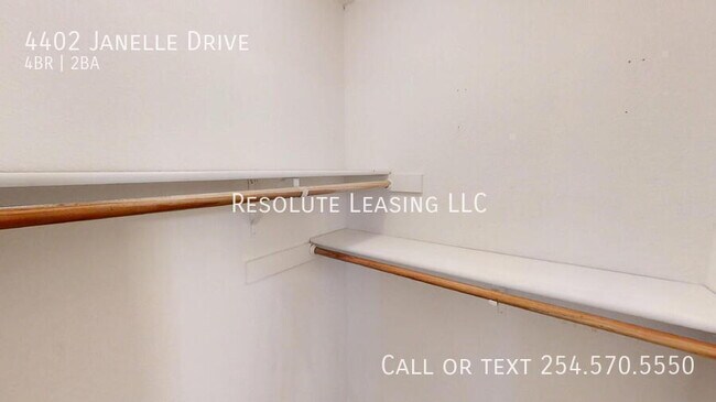 Building Photo - 4402 Janelle Dr