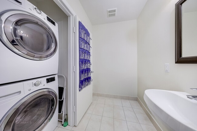 Building Photo - 1900 N Bayshore Dr