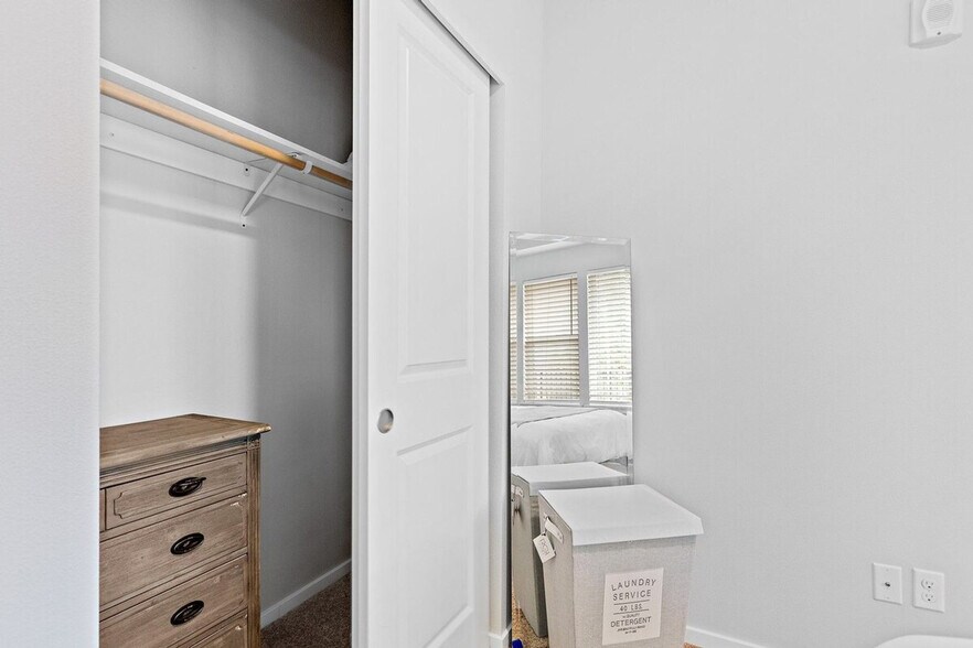 Building Photo - 624 E 32nd St