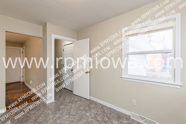 Building Photo - 1402 Linden Dr