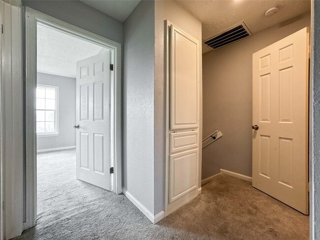 Building Photo - 11873 Algonquin Dr