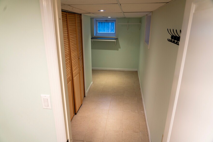 Building Photo - 22 Chapman St