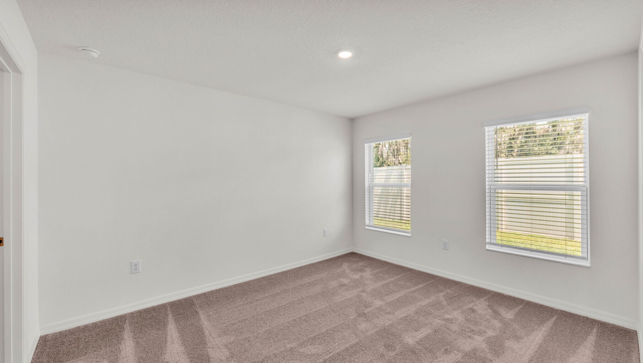 Building Photo - 727 Chestnut Ln