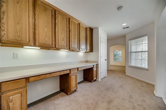 Building Photo - 819 Rushmore Dr
