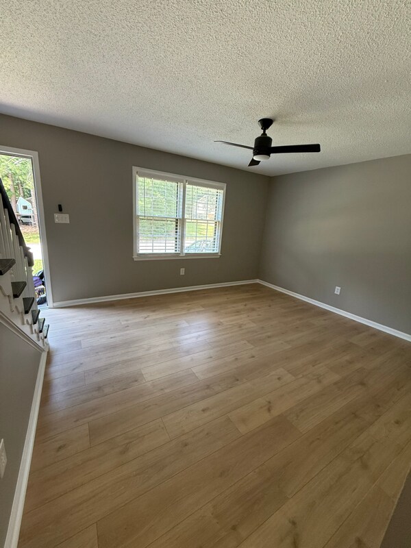 Building Photo - 1405 Harth Dr