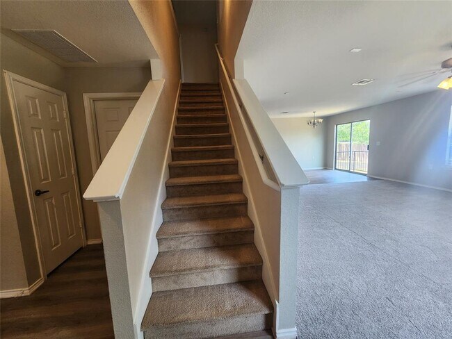 Building Photo - 9417 Edmundsbury Dr