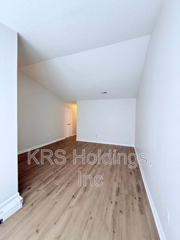 Building Photo - 612 Kendall Dr