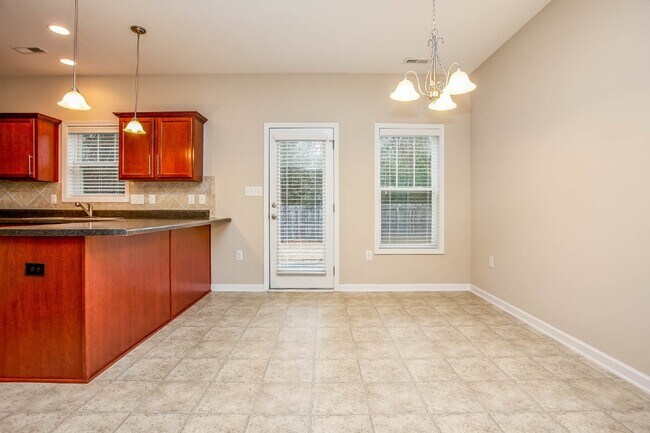 Building Photo - 3 Bedroom 2 Bathroom Nest in Raeford