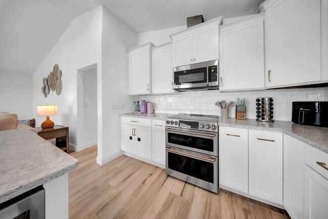 Building Photo - 555 S Gulf Dr