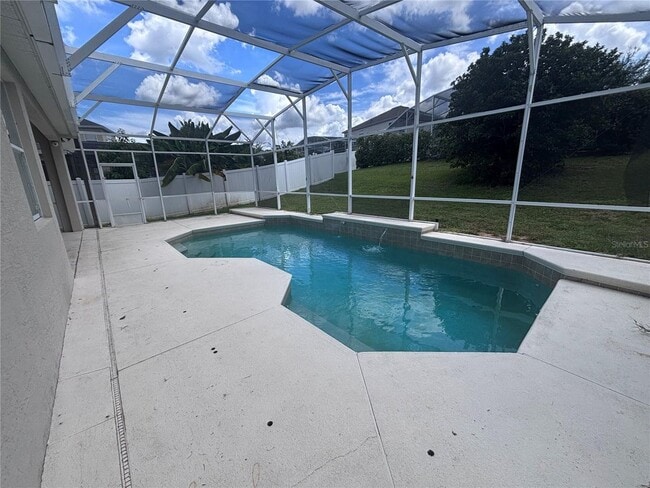 Building Photo - Golf Community Home