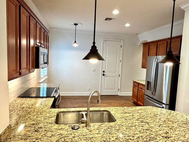 Building Photo - 2024 Foxtail View Ct