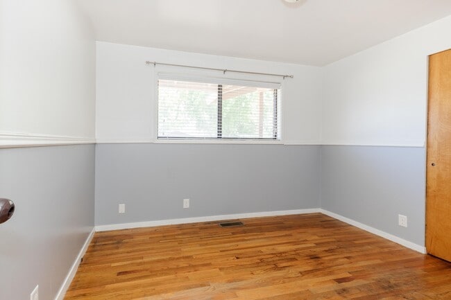 Building Photo - 564 E 700 N