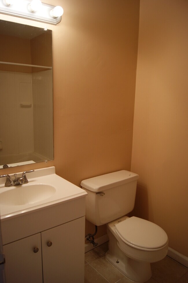 Building Photo - Charming 3 Bedroom/1.5 Bathroom Townhome in Edgewood, MD!