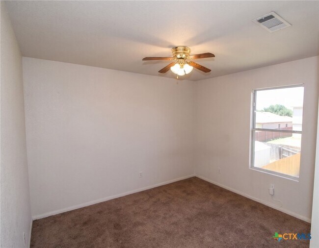 Building Photo - 5611 Bertha Dr