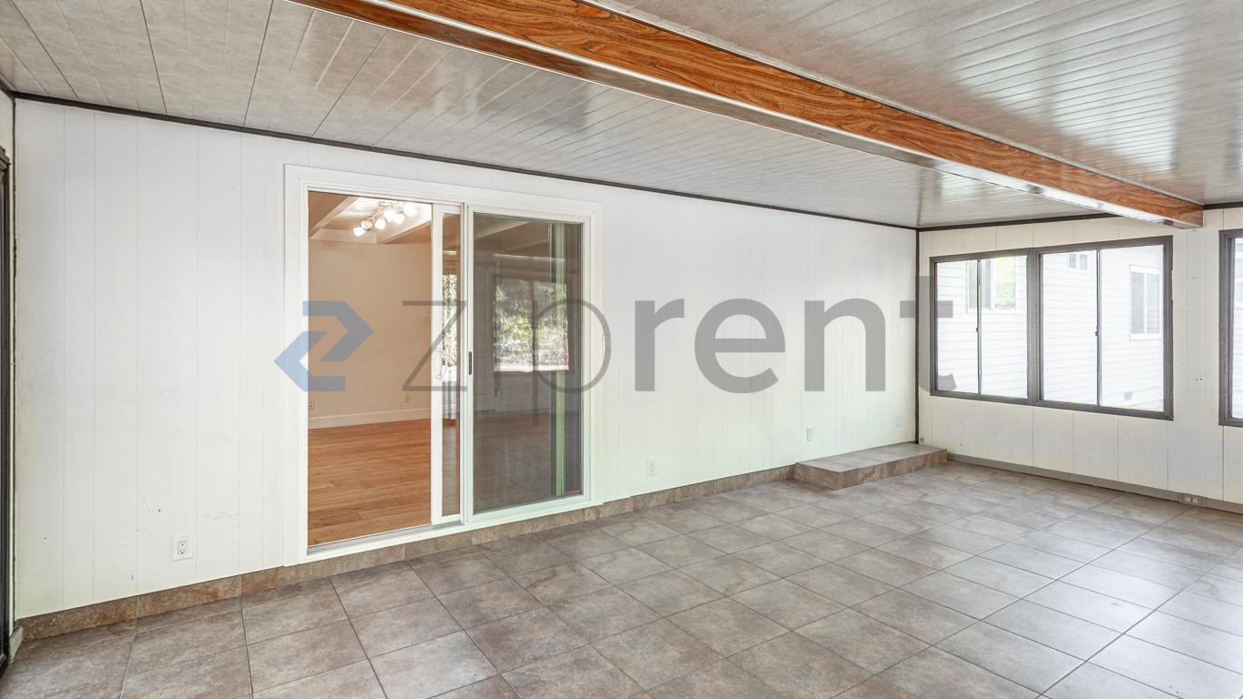 Building Photo - Unit
