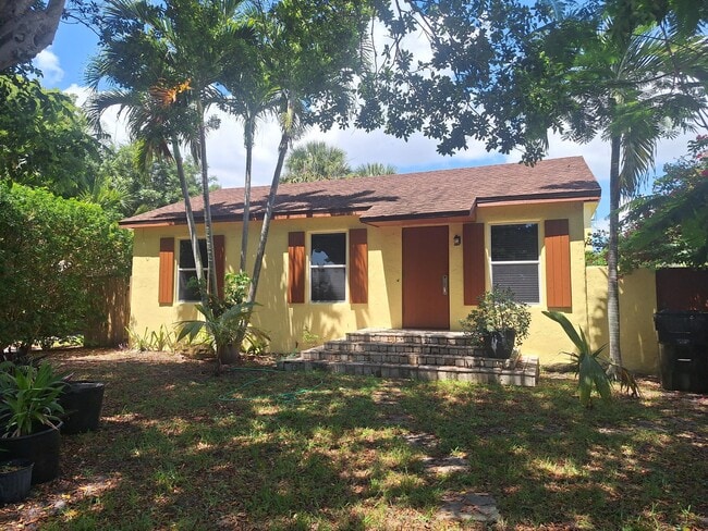 Primary Photo - 1213 S M St