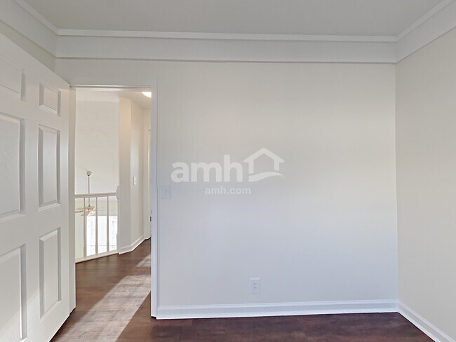 Building Photo - 3112 Creekview Ln