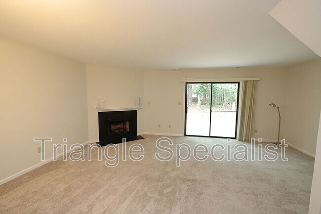 Building Photo - 112 Mossbark Ln
