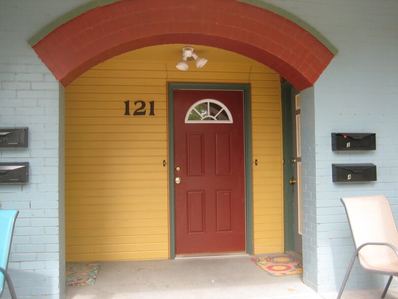 Building Photo - 121 Lamar Ave