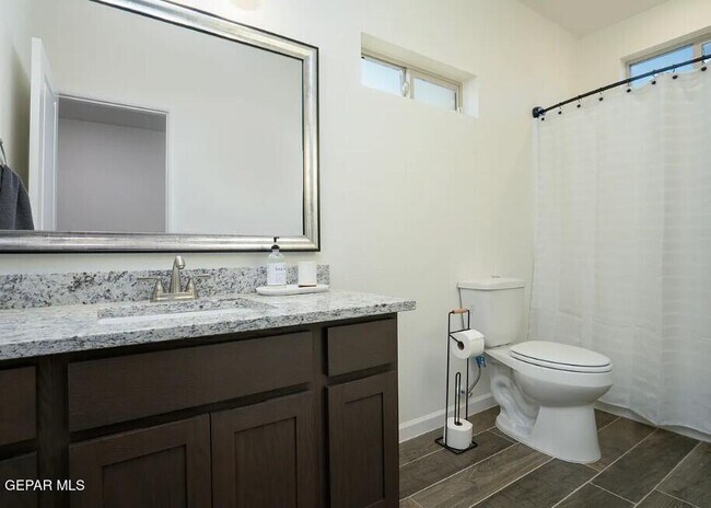 Building Photo - 1074 Hoppas St