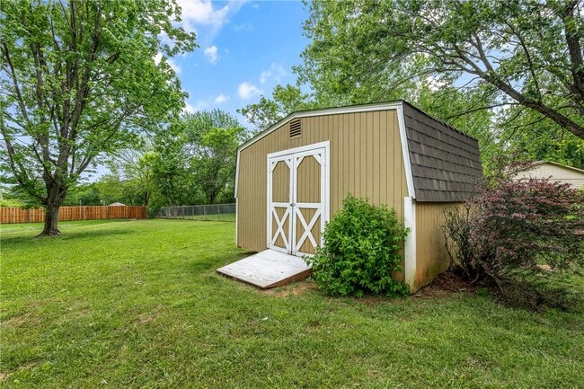 Building Photo - 2917 Mayberry Ln