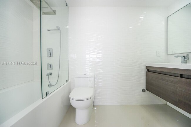 Building Photo - 7601 E Treasure Dr