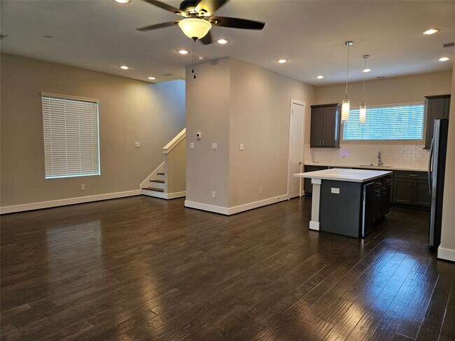 Building Photo - 2621 Hutchins St