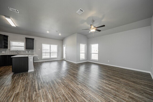 Building Photo - 628 Hollyhock Dr