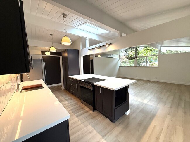 Building Photo - BEAUTIFUL UPDATED FOUR BEDROOM / TWO BATH ...