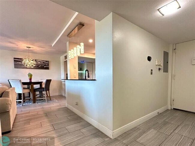 Building Photo - 1350 River Reach Dr