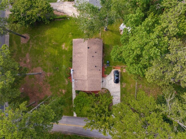 Building Photo - 5207 Dixie Lake Rd