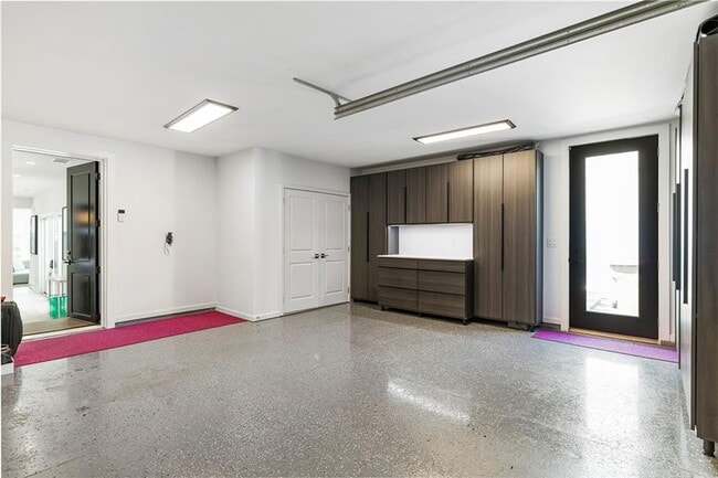 Building Photo - 6715 Halcyon Way
