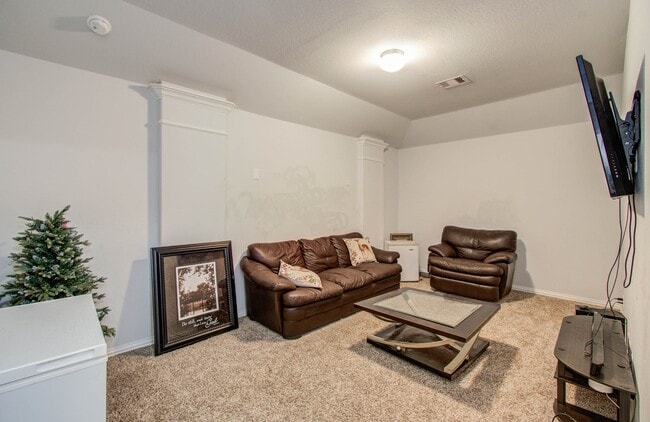 Building Photo - 318 Bolton Dr