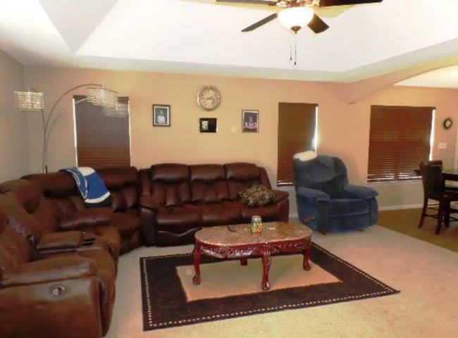 Building Photo - Charming 3BR Home with Open Floor Plan, Screened Porch & Covered Front Porch in Lakeland