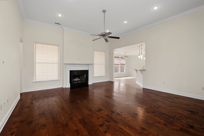 Building Photo - 404 Golden Leaf Ct
