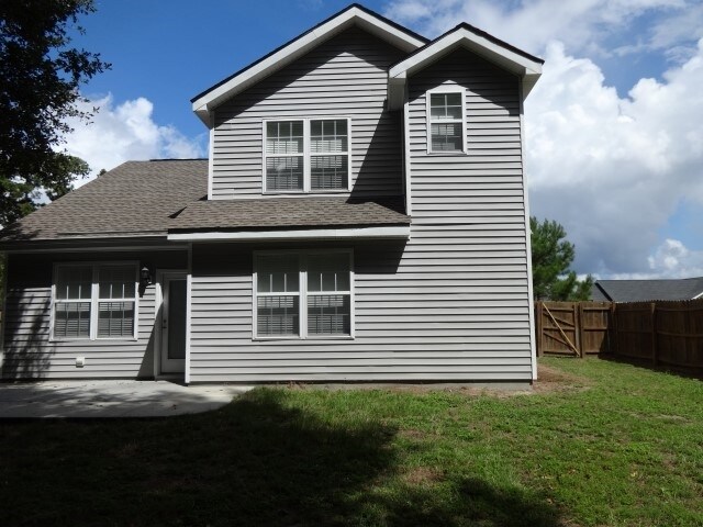 Building Photo - 45 Wintergreen Dr