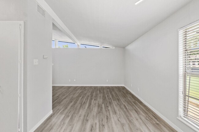 Building Photo - 2825 San Gabriel St