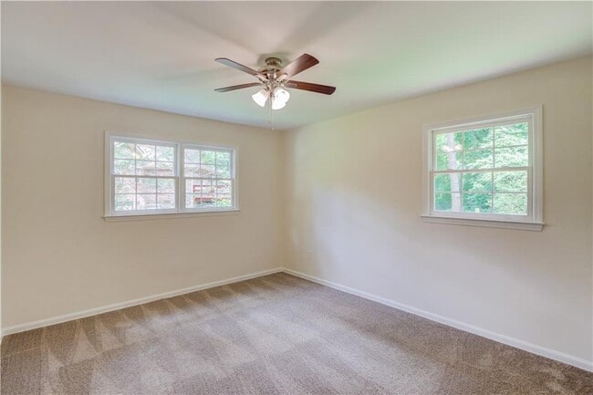 Building Photo - 770 Crest Valley Dr NW