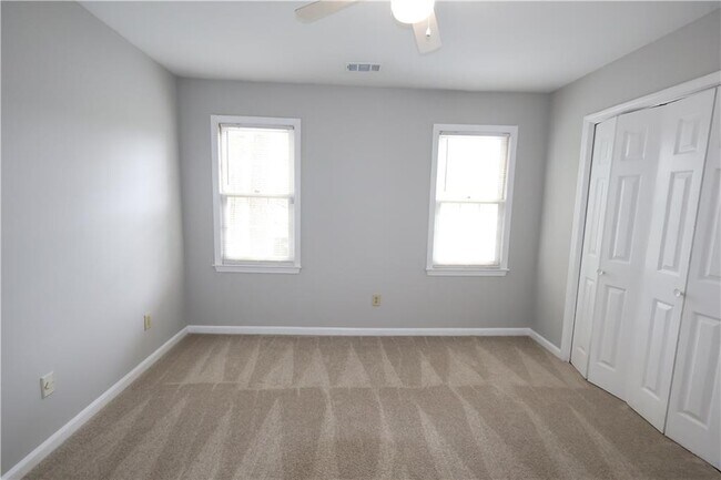 Building Photo - 1359 Oakengate Dr
