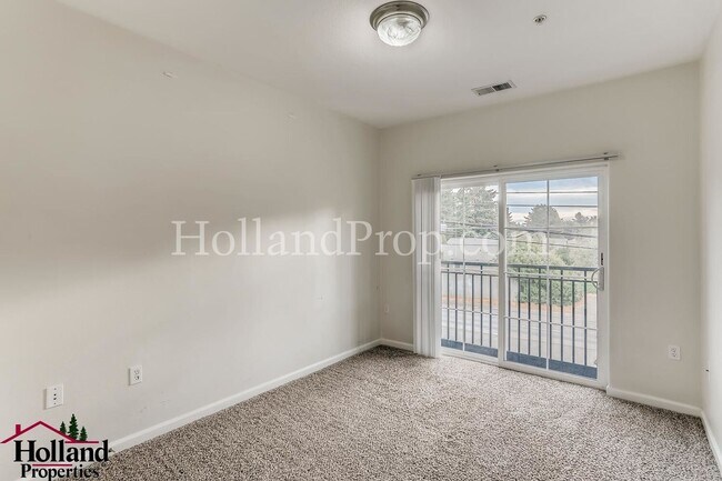 Building Photo - Wonderful 3 Story Condo in Hillsboro!